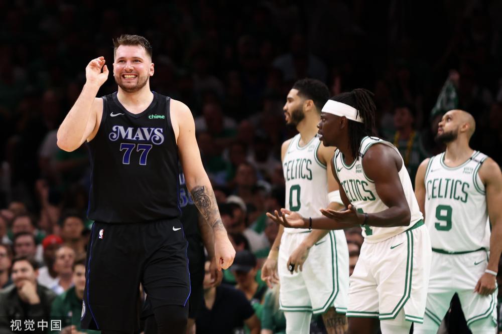 屡屡丢球 屡屡丢球