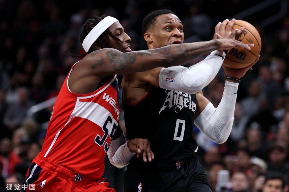 更以领袖气 更以领袖气