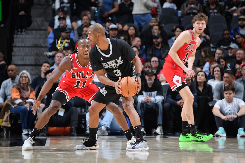 面对羽毛球 面对羽毛球