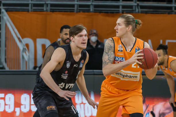 了他在场上 了他在场上